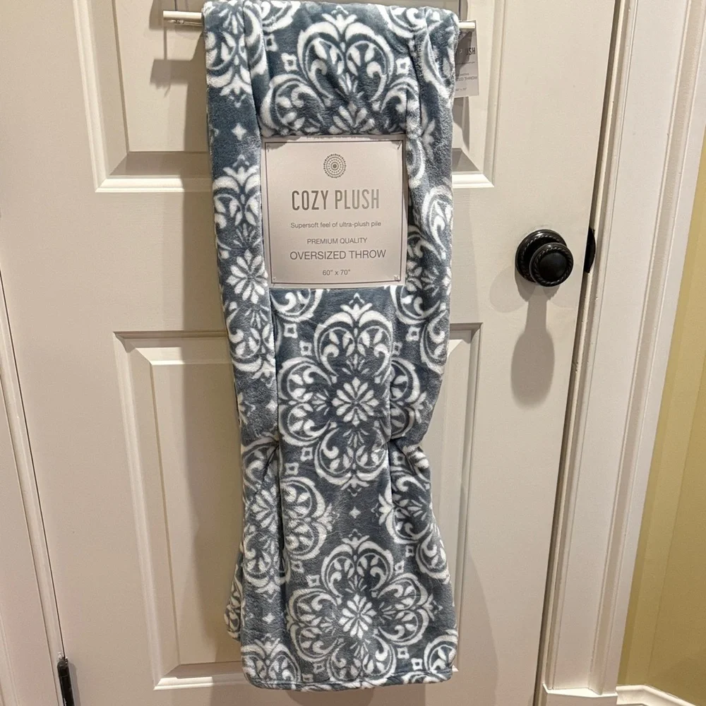 NWT- Premium Throw Blanket - Blue Gray and White